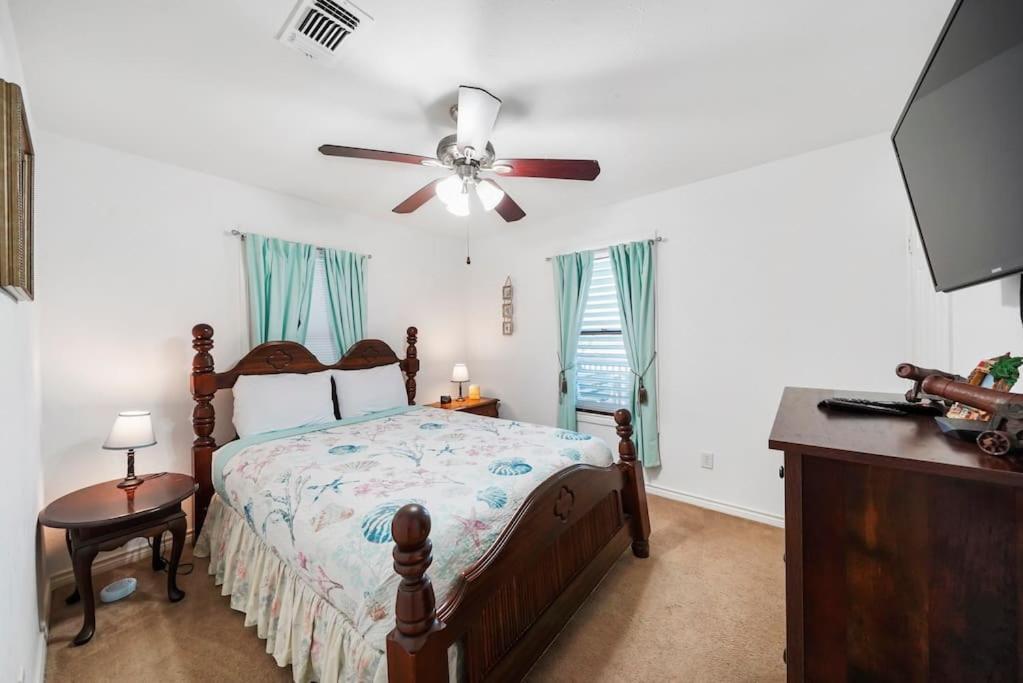 Galveston Beach House Family/Pet Friendly Exteriör bild
