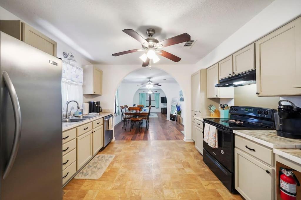 Galveston Beach House Family/Pet Friendly Exteriör bild